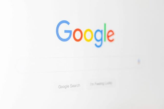 Le refus de supprimer une fiche « Google My Business » justifié par le droit à la liberté d’expression des internautes